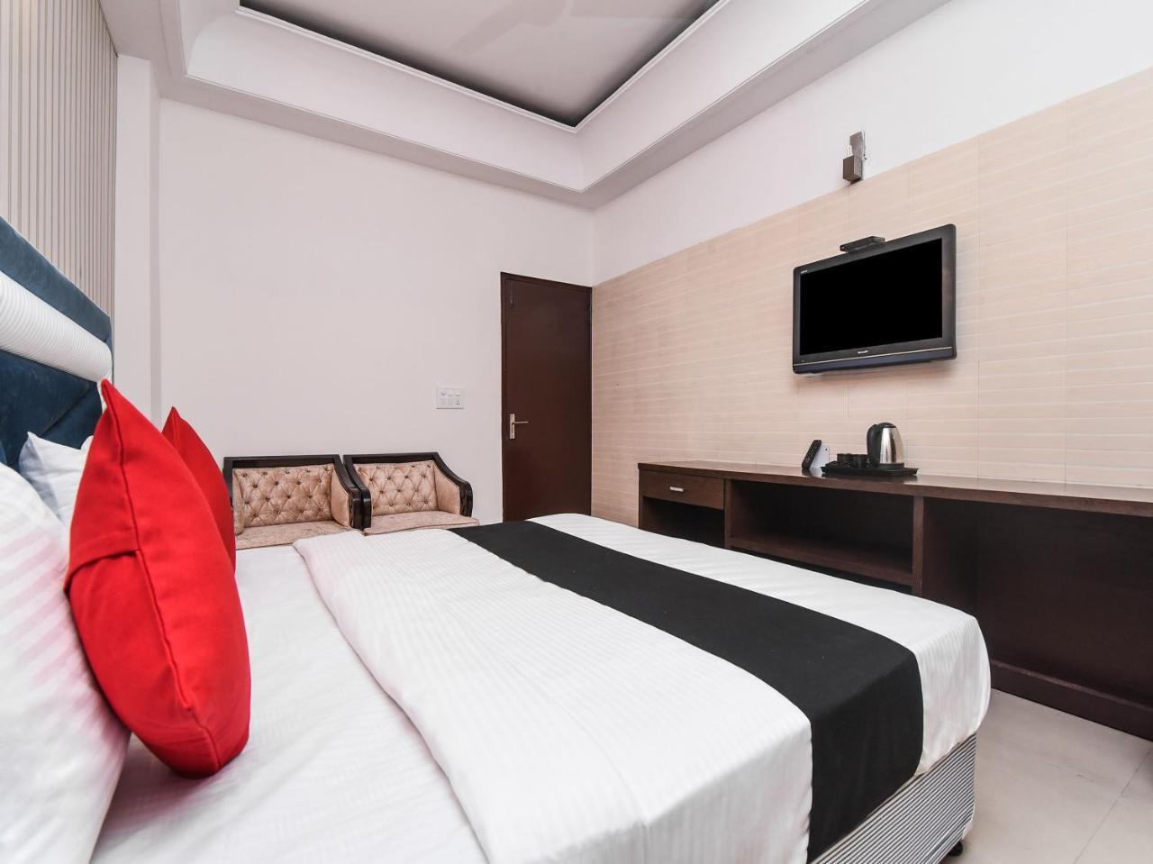 Capital O 16676 Near Noida City Center Exterior photo