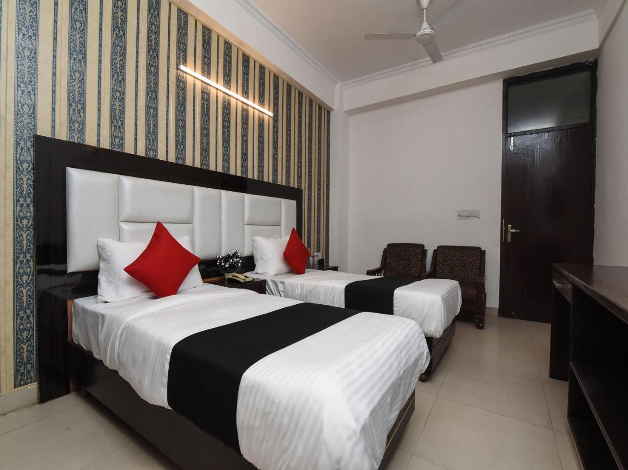 Capital O 16676 Near Noida City Center Exterior photo