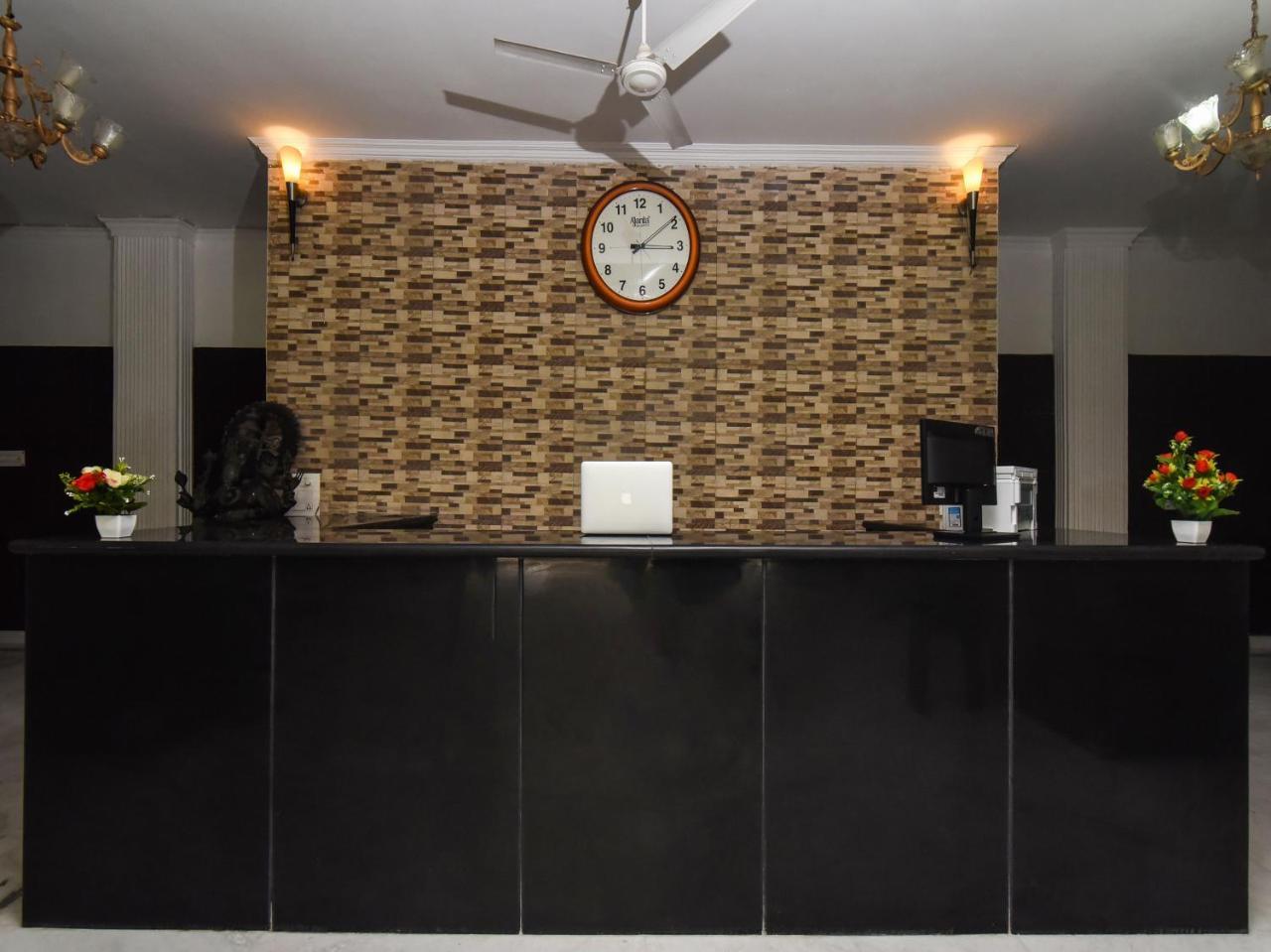 Capital O 16676 Near Noida City Center Exterior photo