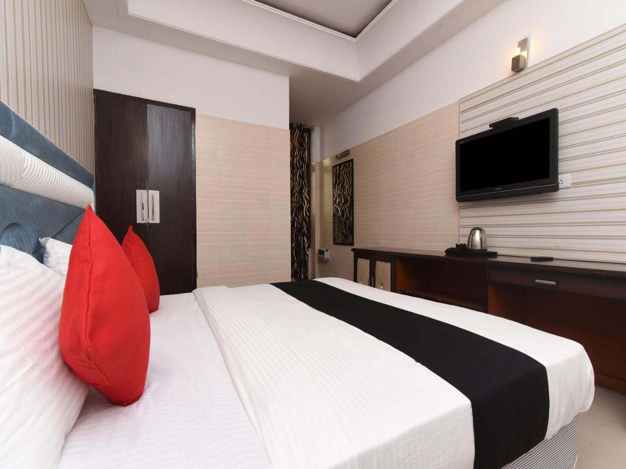 Capital O 16676 Near Noida City Center Exterior photo