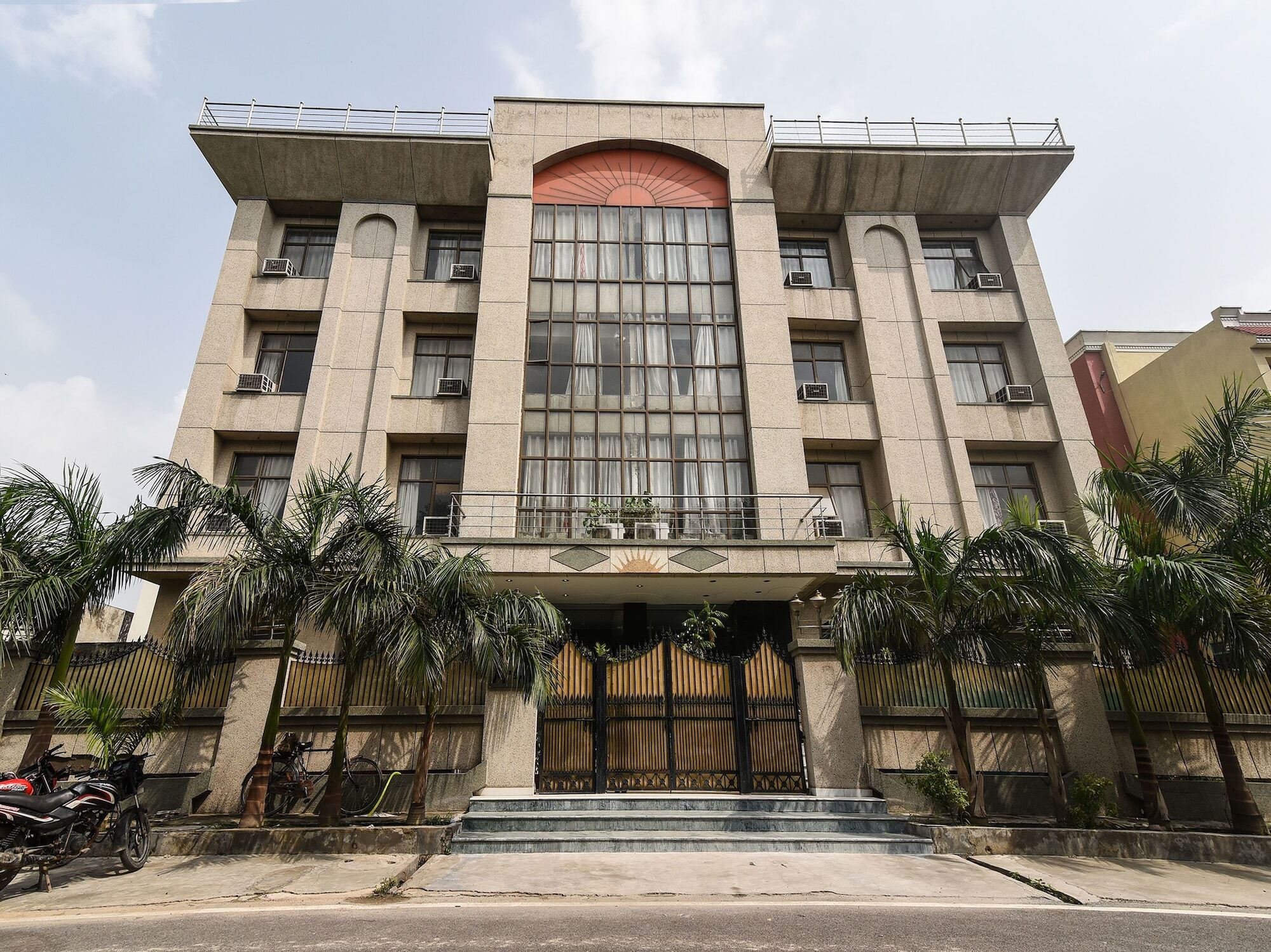 Capital O 16676 Near Noida City Center Exterior photo
